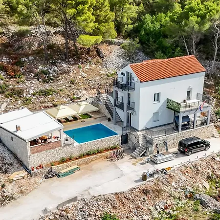 Lucija Milna (Brac)