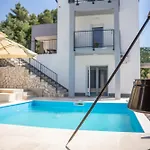 Lucija Apartment *